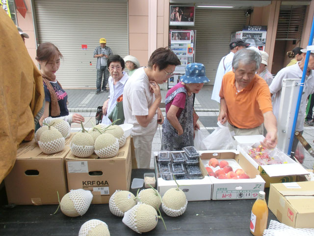 メロン、桃、ブルーベリー販売